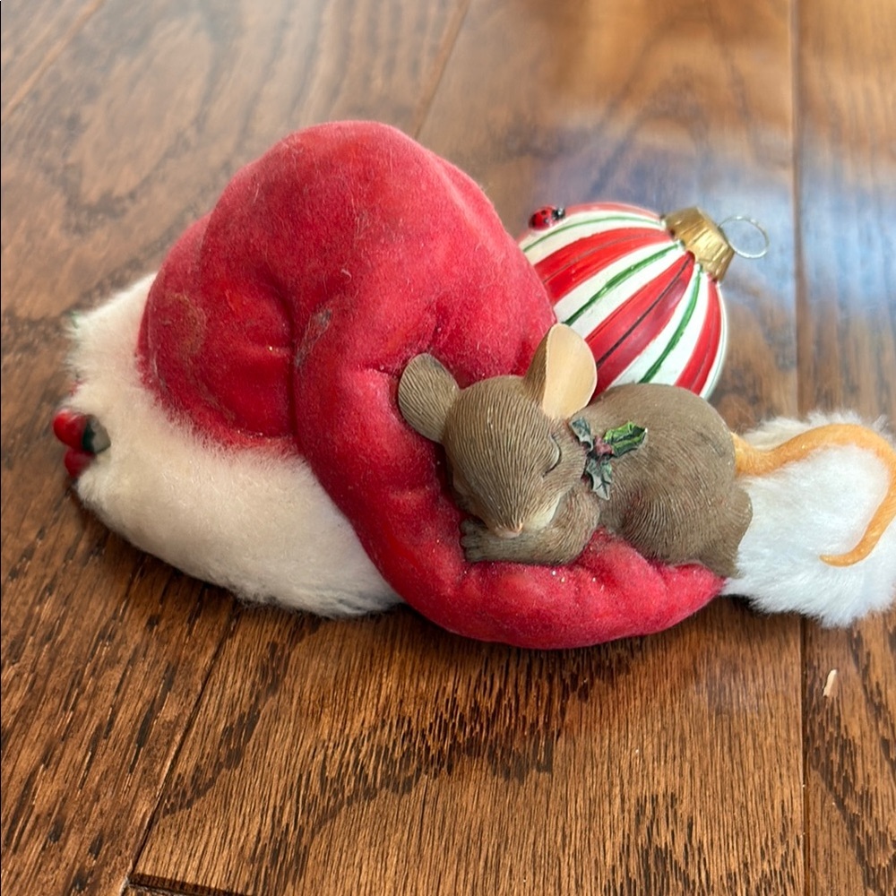 Charming tails Christmas mouse with hat. The nap before Christmas.